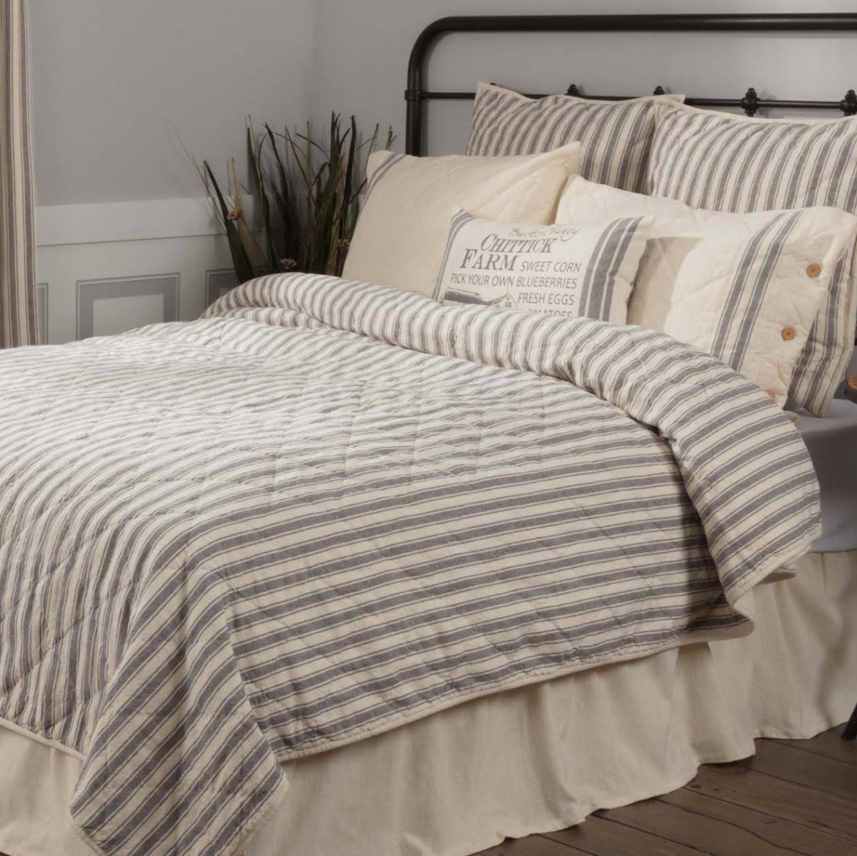 King Gray Ticking Stripe Quilt F969310