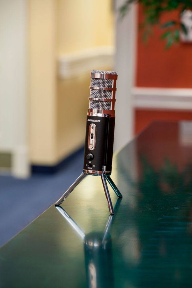 Satellite iOS/USB Broadcast Microphone C703000