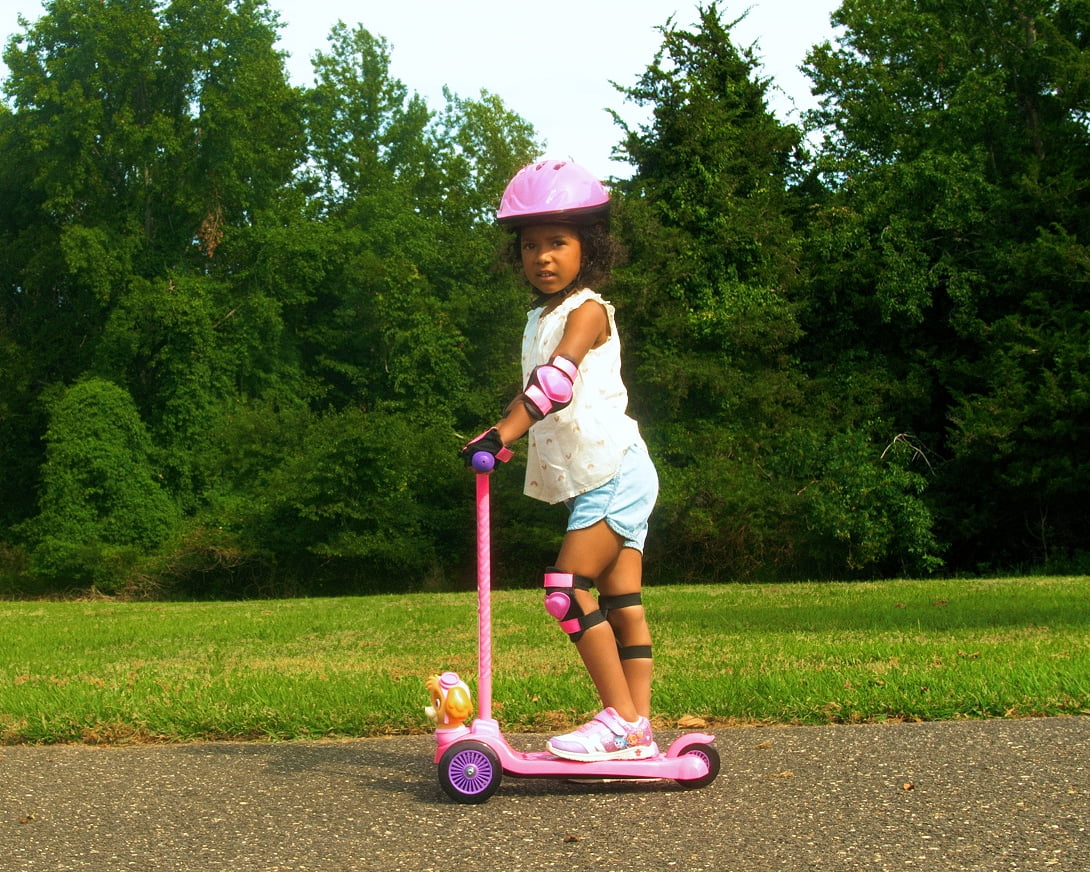 Pink 3 Wheel Scooter with Foot-Activated Brakes U496