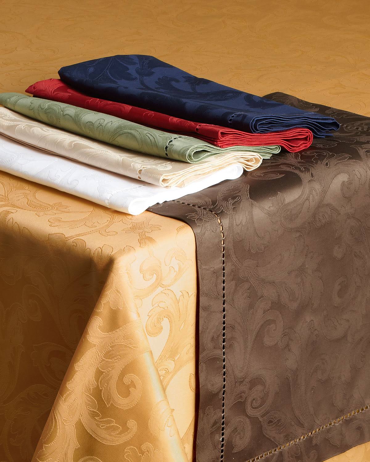 Sapphire Table Linens M2685