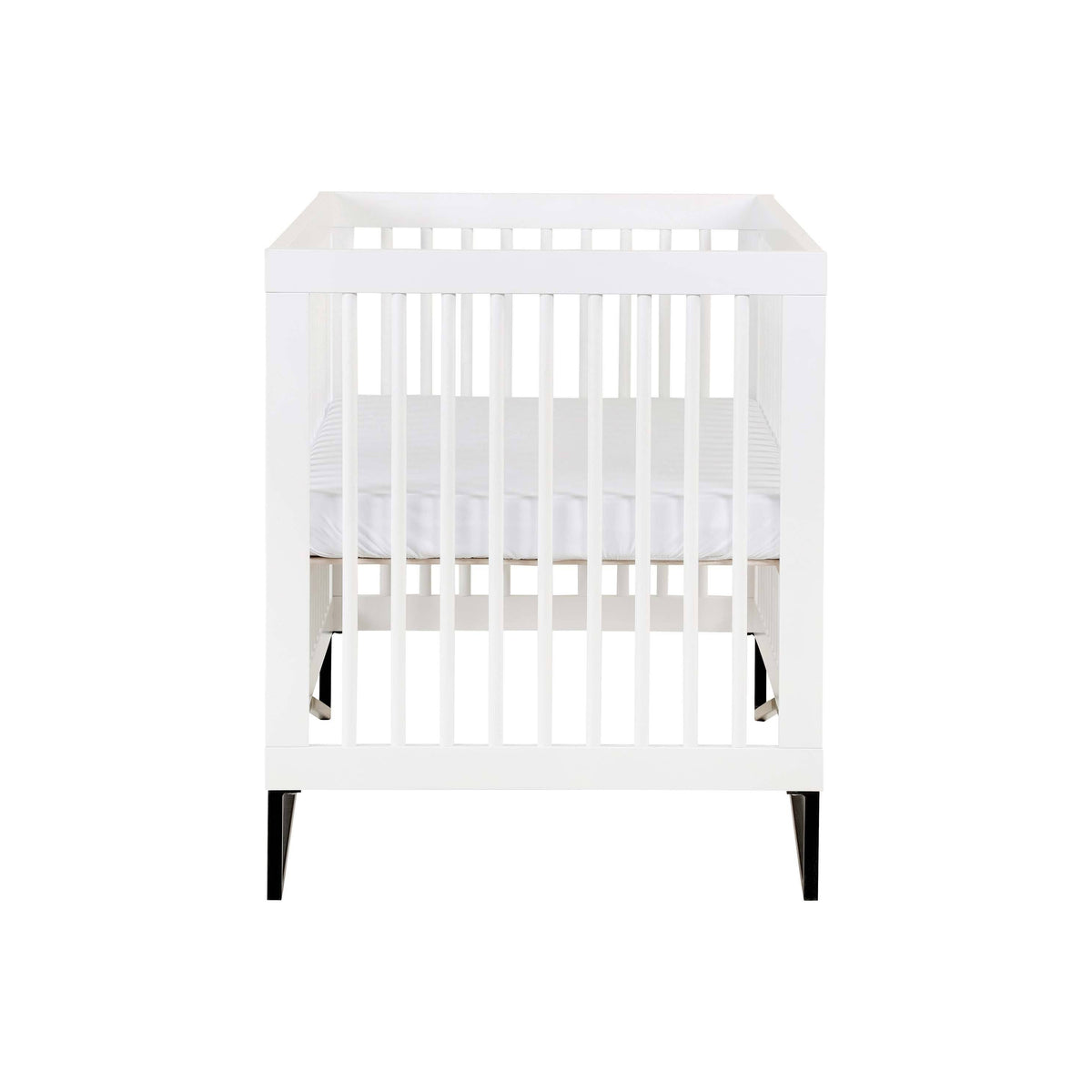 3-in-1 Convertible Crib White/Black G82438